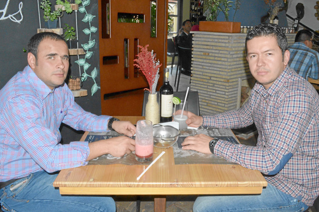 Para celebrar el cumpleaños de Jorge Mario Villa, Germán Darío Castillo ofreció un almuerzo en el restaurante Buffalo Serrano.