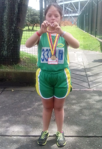 Aura Manuela Ríos, oro en atletismo 200 metros.