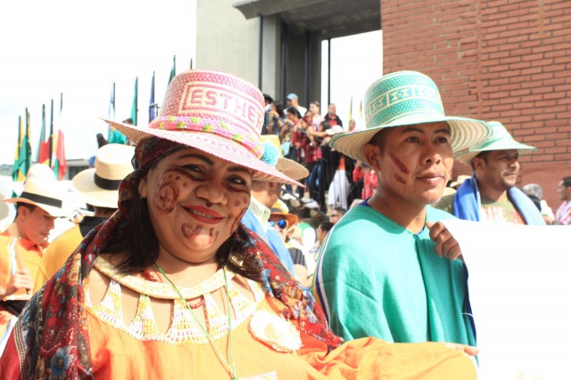 Participantes en el Encuentro Nacional sobre Sombreros Artesanales de Colombia también desfilaron con sus sombreros tradicionale