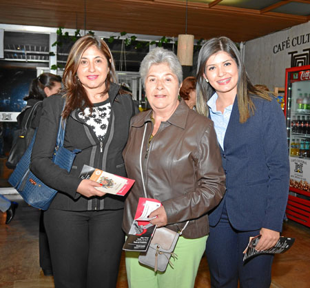 Claudia María García, María Inés Franco de García y Ana María Ramírez.