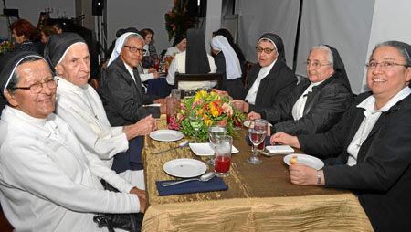 Hermanas Esther Julia Castro López, María Celina Giraldo, María Cecilia Rentería, Matilde Valencia, Blanca Segura y Gloria Estel