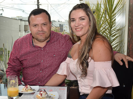 Carlos Mario Suárez ofreció un almuerzo en el restaurante Ozul para celebrar el cumpleaños de su esposa, Liliana María Gómez.