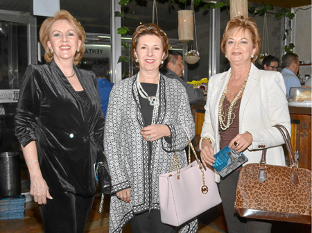 María Ruby Aristizábal, Gloria Beatriz Restrepo y Angela María Gómez de Cárdenas.