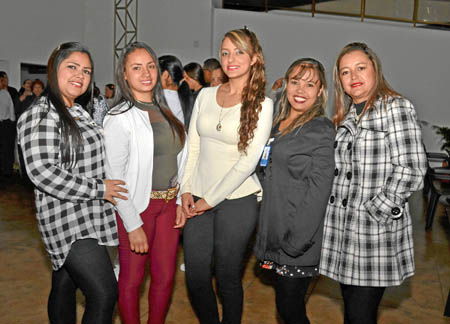 Karen Ospina Arias, Yuliana Palacios, Eliana Rubio Puentes, Marinela Posada y María Helena Jaramillo, del área de Experiencia de