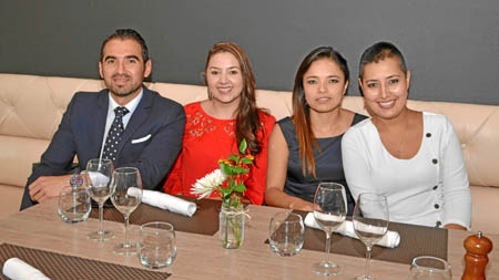 En un almuerzo en el restaurante L’Angevin se dieron cita Daniel Idárraga, Paola Idárraga, Viviana Yepes y Yenni Milena Quiceno 