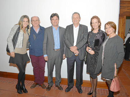 Lorena Briceño, Álvaro Uribe Mejía, Paulo Restrepo, Gilberto Saffon, Claudia del Pilar Estrada y María Cristina López de Saffon.