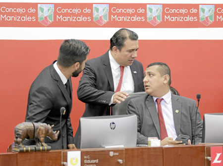 Con Yhon Eduard Orozco (Opción Ciudadana, elegido primer vicepresidente) y Rafael Torregroza (liberal).