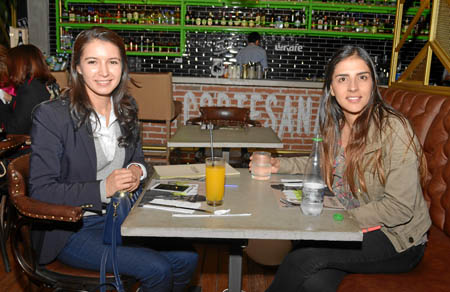 Laura Acevedo y Paulina Vega se encontraron en una comida en el restaurante Cortesana.