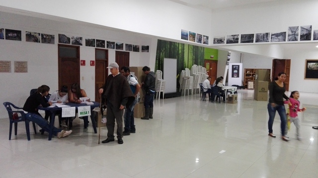 En Cadas, pocos participantes en la consulta liberal