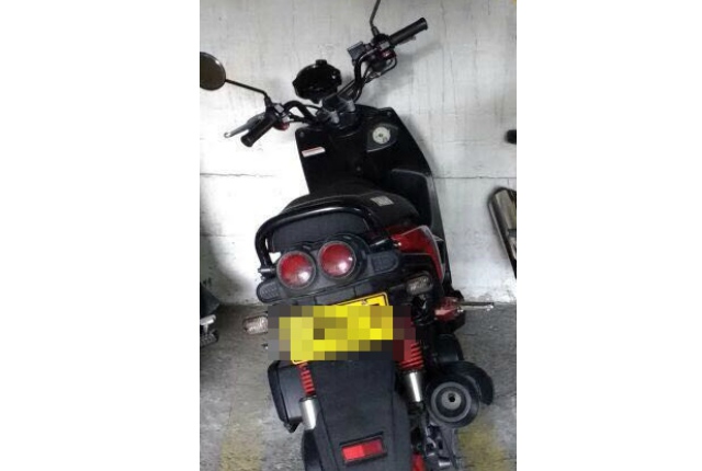 Ayer, en Villamaría, a una mujer le robaron su moto BWS. La recuperaron minutos después