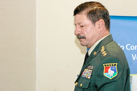El general Javier Flórez se retira del Ejército, tras cumplir 40 años de servicio. 