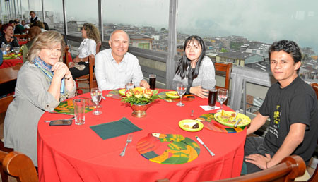 Luz María Calderón, miembro de la junta directiva del FIT; Octavio Escobar Giraldo, escritor director de la feria del Libro de M