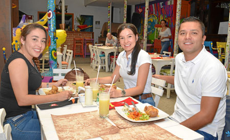 En el restaurante Érase una vez se reunieron en un almuerzo Ana Lucía Henao, Glenda Romero Echeverry y Alejandro Mera.