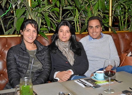 Vivian Velásquez, Paula Jaramillo y Andrés Valencia se reunieron en una comida en el restaurante Cortesana.