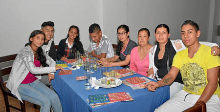 Wendy Carvajal, Camilo González, Yuliana Londoño, Santiago González, Luz María Ossa, María del Carmen Ossa, María Alexandra Ossa
