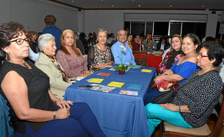 Luz Mery Villa, Cenelia Gallego, María Mejía, Amparo Cardona, Jorge Llano, María Doris Cuervo, Edna Lisbhet Rodríguez y Bertha P