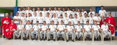 Los presbíteros Luis Gonzaga Duque García y Élkin Germán Herrera Tirado, capellanes del LANS, y los profesores Mario Cardona Ram