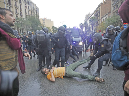 El ejecutivo español optó por la represión en Cataluña. 