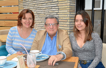 Diana González, José Fernando Echeverri y Sofía Echeverri González se reunieron en el restaurante Streep Food.