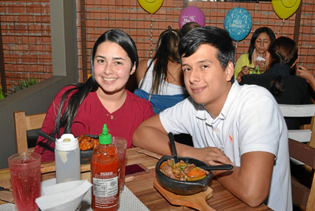 En el restaurante La Patatería se reunieron María Camila Arias y Juan Diego Jiménez.