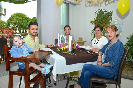Luciana Lemus, Dairo Jiménez, Pilar Cárdenas, Danery Pineda Duque y Francia Ospina se reunieron en un almuerzo en el restaurante