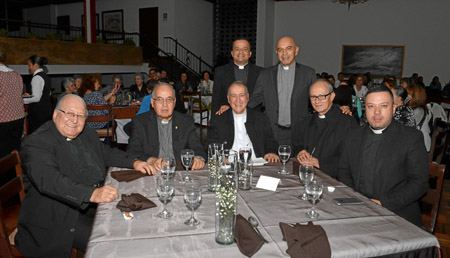 Presbíteros Horacio Gómez Orozco, Fernán Llano Ruiz, Octavio Barrientos Gómez, monseñor Gonzalo Restrepo Restrepo y Jaime Albert