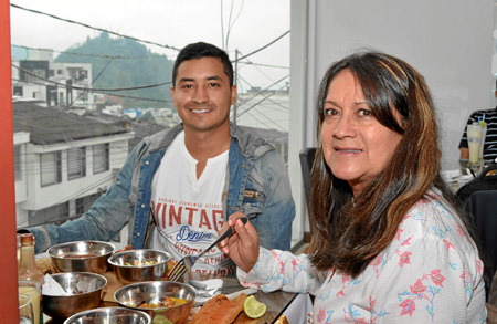 Daniel Salazar fue invitado por su mamá, Alba Lucía Monroy, para celebrar su cumpleaños en un almuerzo en el restaurante Casa Gr
