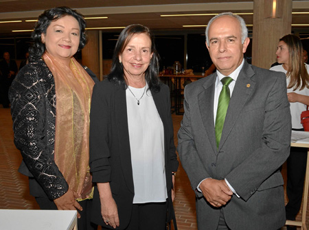 Amanda Lucía Mora Martínez, directora Nacional de Investigación de la Universidad Nacional de Colombia; Carmen María Romero Isaz