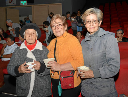 Ofelia Pinzón de Montoya, María Teresa Montoya Pinzón y Ángela Montoya Pinzón.