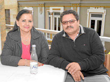 Claudia Sánchez y Eriberto Alarcón se reunieron en un almuerzo en el restaurante El Mural del Hotel Las Colinas.