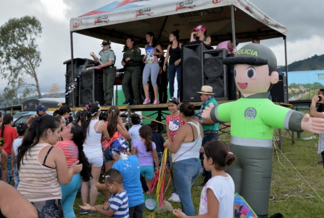 En Salamina se integraron con festival de cometas