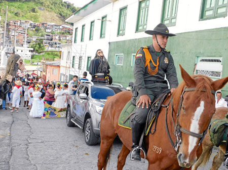 Judas durante su último recorrido por la calles de Neira. 