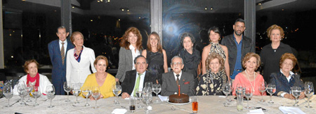 Sentados: Inés Sierra Botero, Rubby Ángel Giraldo, Fernando Rodríguez Bahamón, Hermann Rodríguez Hoffmann, homenajeado, Esther S