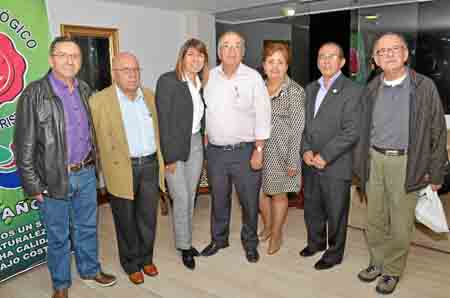 Los fundadores del Grupo Ecológico Gotas de Cristal son: Carlos Manuel Llano Alzate, John Jairo Ramírez Ramírez, Beatriz Duque B