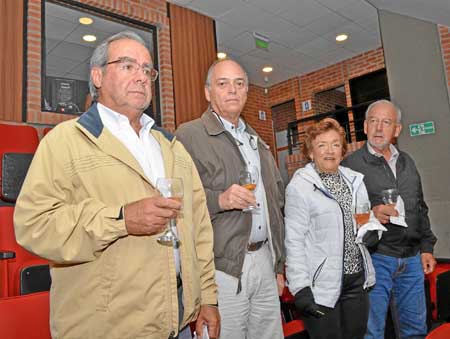 Roberto Vélez Uribe, Ricardo Botero Jaramillo, Martha Lucía de Saravia y Roberto Saravia Forero.