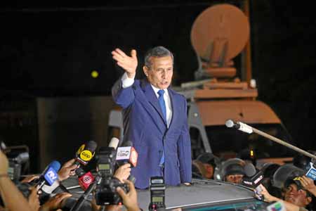  El expresidente peruano Ollanta Humala a la salida de la cárcel de Lima. 