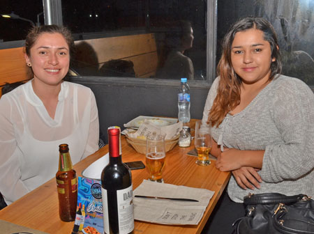 En el restaurante Urban se reunieron en una comida Julieta Ciro Díaz y Carolina Carantón Agudelo.