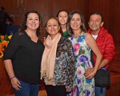 María Ximena Reyes Arias; Consuelo Arias Vargas; Luna María Alonso Reyes; Diana Milena Reyes Arias recibió el Escudo de los 15 a