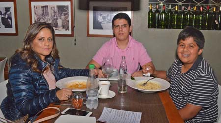 En el restaurante Alto Pasti Trattoria se reunieron en una comida Diana Posada Guevara, Pablo Gómez Posada y Santiago Gómez Posa