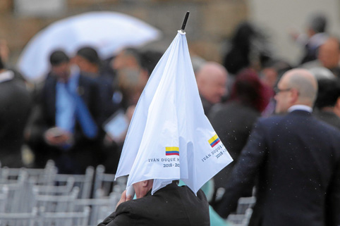 Las sombrillas no aguantaron las ráfagas de viento. 