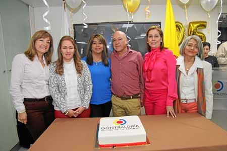 María del Carmen Gómez Loaiza, Diana Constanza Mejía Grand, Ángela María López, Rodrigo Jiménez, Marcela Sáenz Trujillo y Luz St