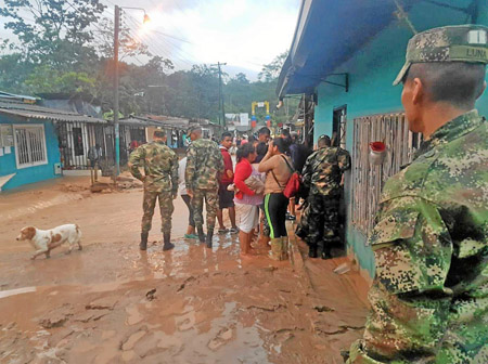 El torrencial aguacero obligó a evacuar temporalmente a unas 20 mil personas. 