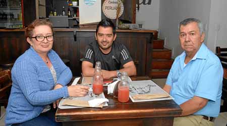 Miriam Alzate de Bedoya, Jaime Bedoya Alzate y Hernán Bedoya Ríos compartieron en el restaurante Tito Food & Drinks.
