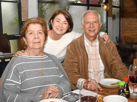 Marlén Jaramillo de Londoño fue invitada a celebrar su cumpleaños en el restaurante Komo Asian Concept, por Guiomar Armel Delgad