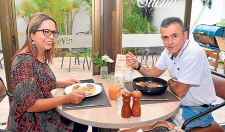 Claudia Cediel Gómez y John Zuluaga Ramírez se reunieron en el restaurante L’Angevin.