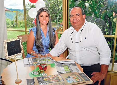 Sandra Ortiz Ruiz y Jorge Enrique Jiménez Arbeláez celebraron 15 años de matrimonio en el restaurante Cortesana.