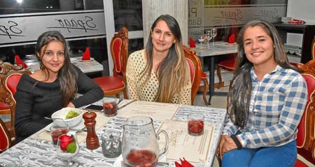 En el restaurante Spago compartieron Diana Yepes Suárez, Daniela Quintero Vergara y Catalina Velasco Daza.