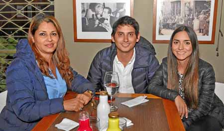 Ligia Gutiérrez Jiménez, Juan Sebastián Hoyos Gutiérrez y Juliana Isaza Giraldo estuvieron en el restaurante Alto Pasti Trattori