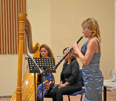 En el auditorio del Centro Colombo Americano se ofreció un concierto de oboe y arpa a cargo del norteamericano Tracy Russell y l