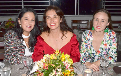 Clemencia Ortiz Piedrahíta, Amilvia Valencia Piedrahíta y María José Cardona Valencia.